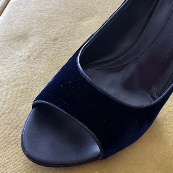 Hugo Boss Women's Elegant Dark Blue Velvet Heels - Picture 11 of 11